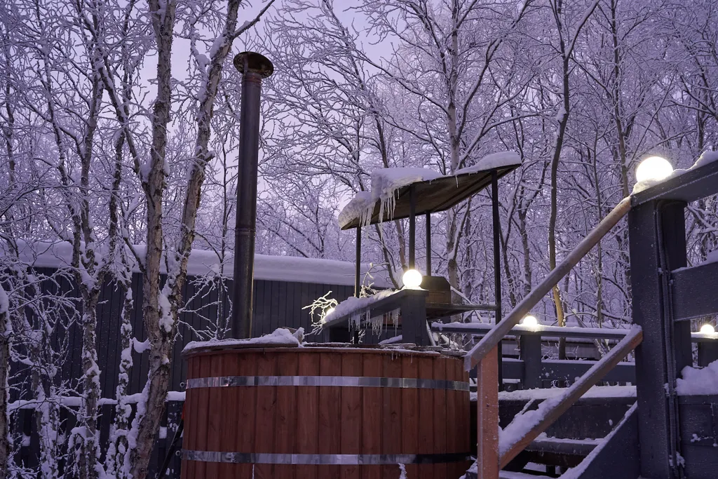 Двухкомнатный домик с купелью в 6 километрах от Мурманска, 17 километров от аэропорта