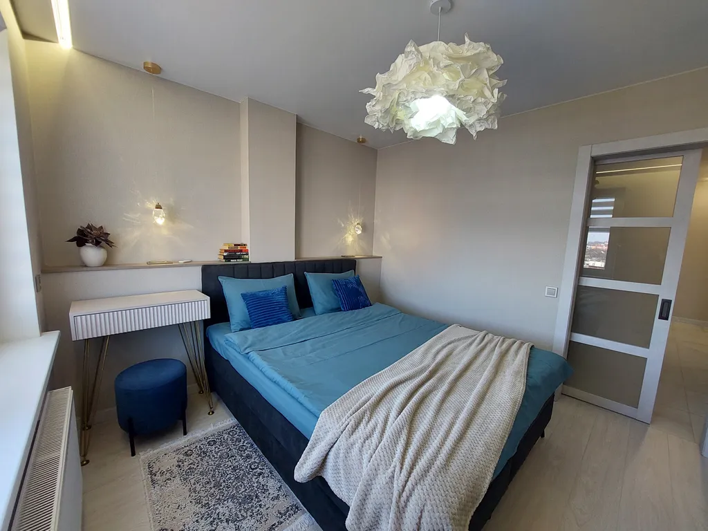 Апартаменты с отдельной спальней в новом доме, центр