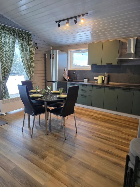 Дом Безмятежный на заливе реки Нерль с видом на лес