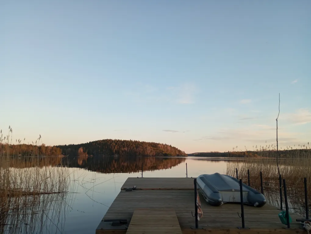 Домик у озера