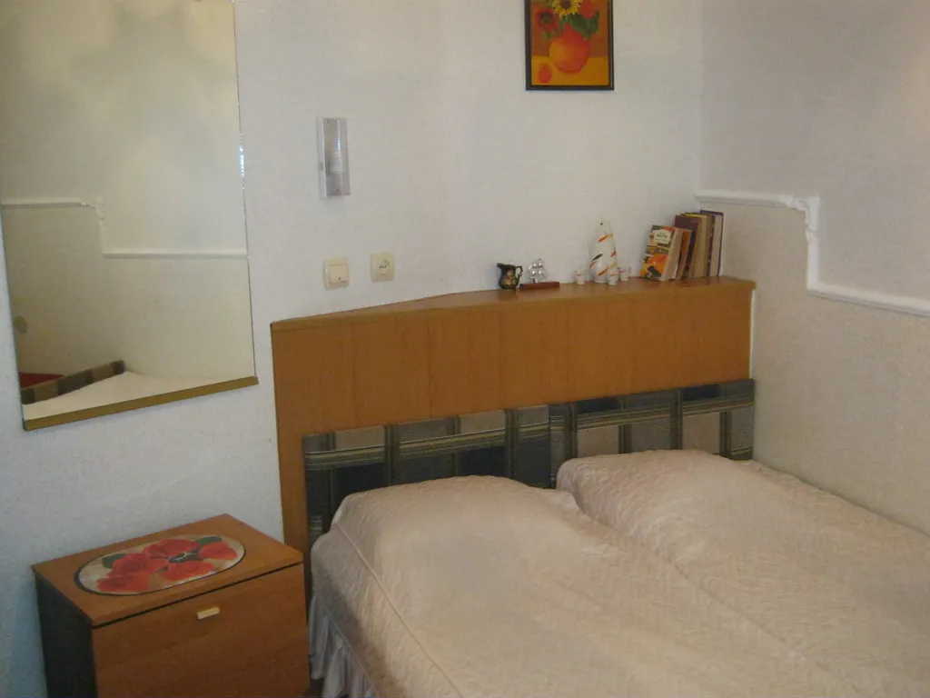 Коттедж с беседкой