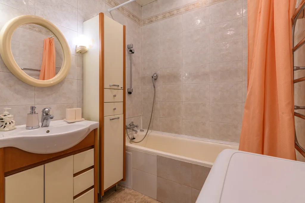 Роскошная квартира с балконом и парковкой рядом с Петропавловкой