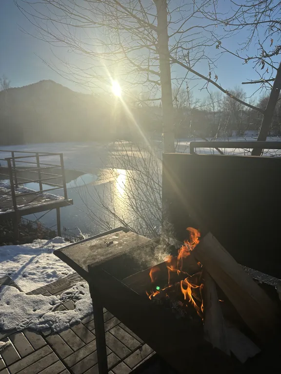 Уютный дом на берегу озера