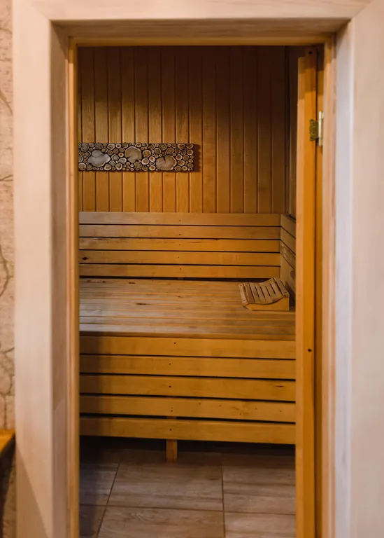 Коттедж с сауной для семейного отдыха в стиле барнхаус