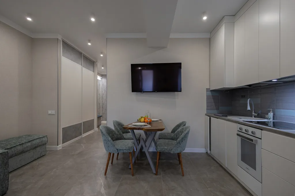 Двухкомнатные апартаменты с балконом рядом с морем