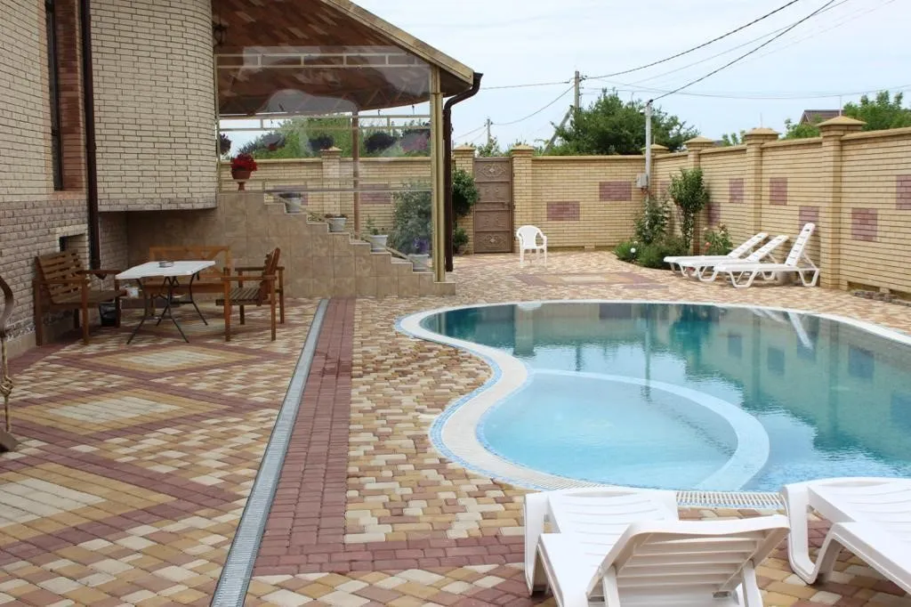 Вилла Казачка с теплым уличным бассейном