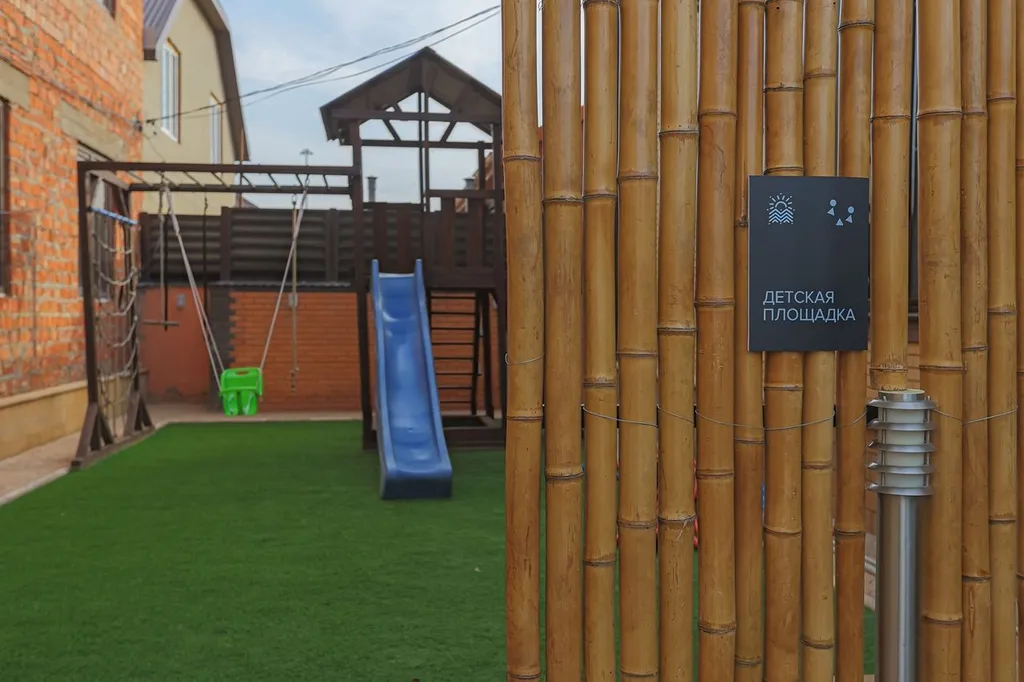 Бассейн с подогревом и лаундж зоной