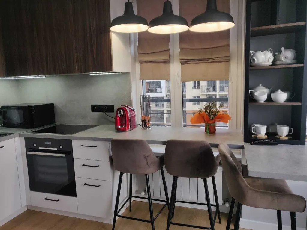 У моря: стильная евротрешка с двумя балконами и видом