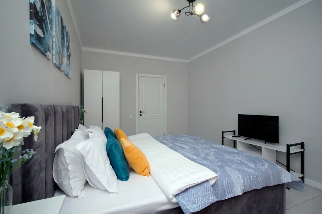 Comfort Gray у метро в центре города