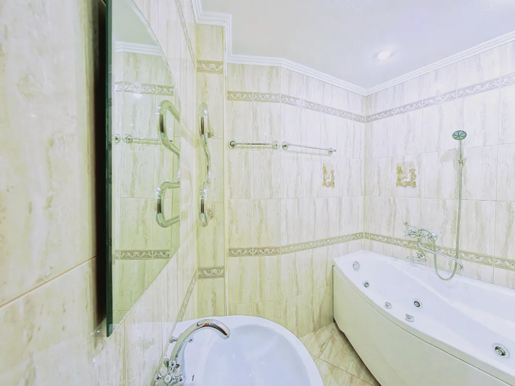 Апартаменты Vip Classic с джакузи и панорамным балконом