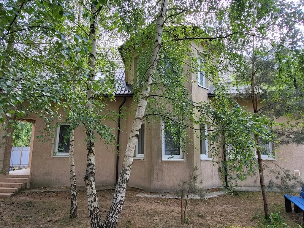 Двухэтажный коттедж на участке 8 соток