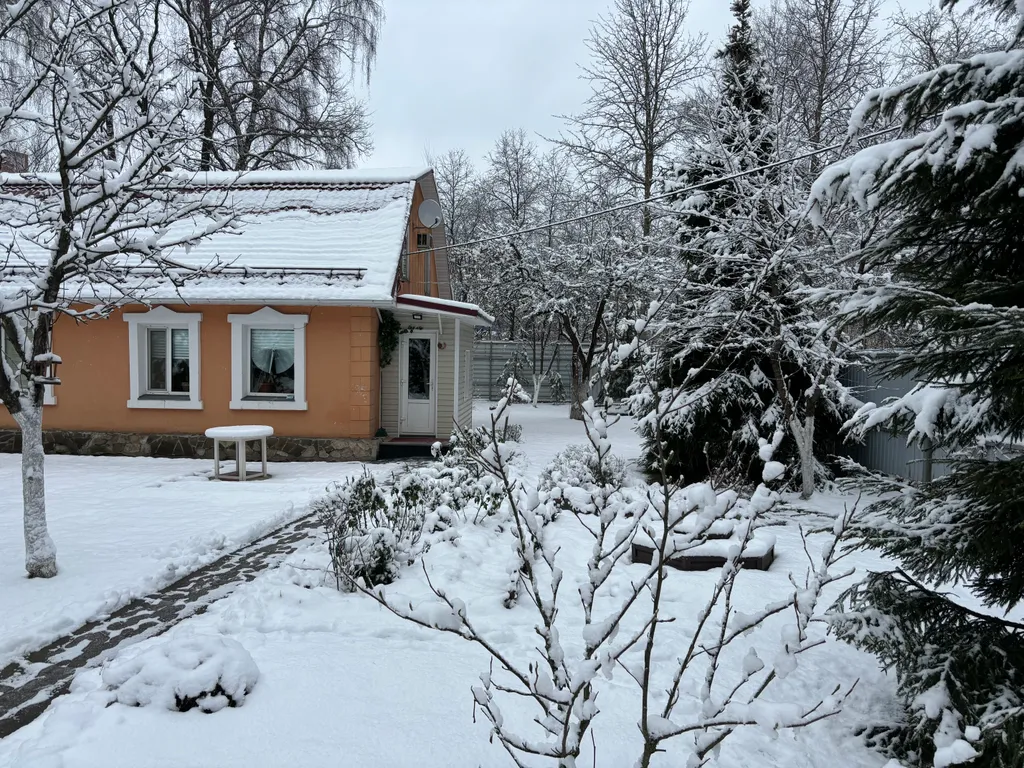 Уютный дом с садом