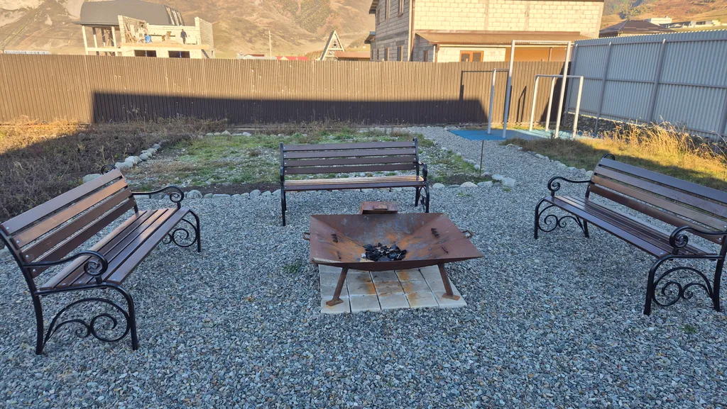 Домик с камином в горах