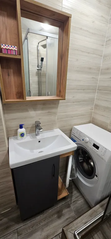 Двухкомнатная квартира в тихом дворе с новым ремонтом и техникой