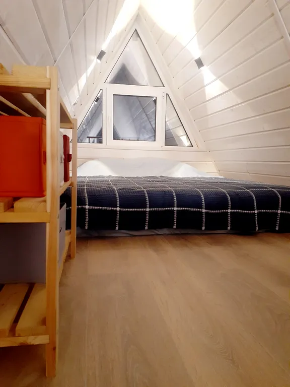 Яркий, новый, стильный большой коттедж Хижина зайца