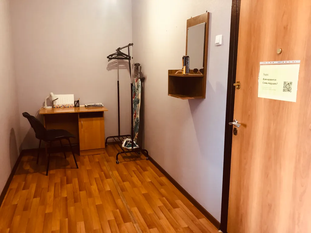 Квартира Квартира с большой кухней и диваном, Татышев пешком в 15-20 минутах — Красноярск