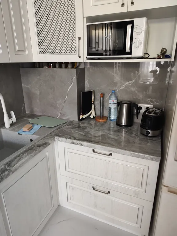 Квартира с видом на горы в 600 метрах от моря по тенистой аллее из сосен