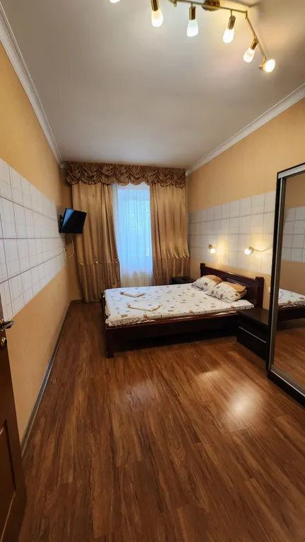 Дом с отдельным двором рядом с Театральной площадью