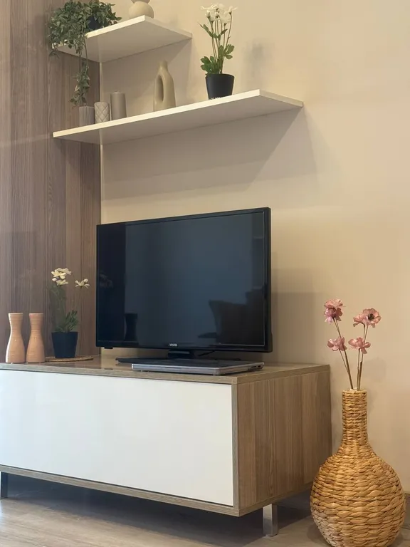 Studio apt with pool and gym near metrobus station