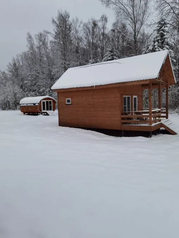 Домик на берегу реки