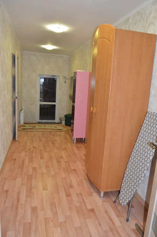 Пол дома с отдельным входом и двором