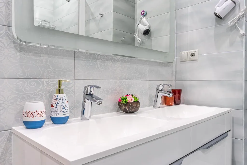 Видовая квартира на набережной с витражными окнами