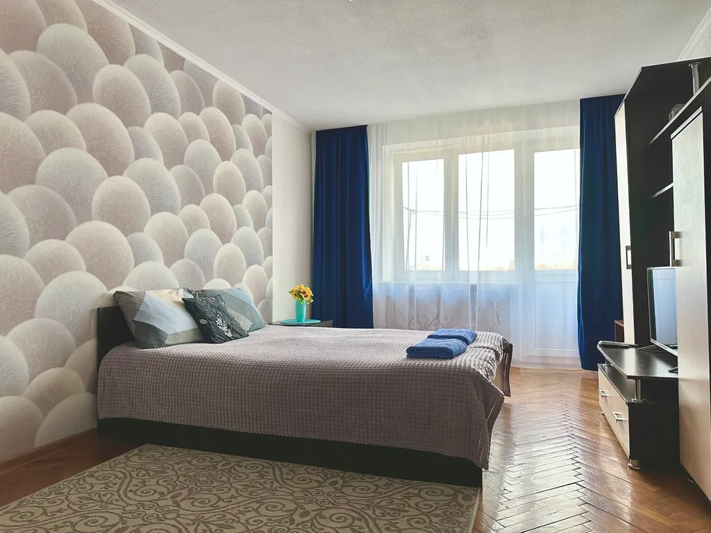 У Ледового дворца