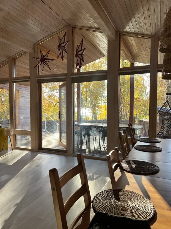 Шале с панорамными окнами и видом на озеро Чебаркуль