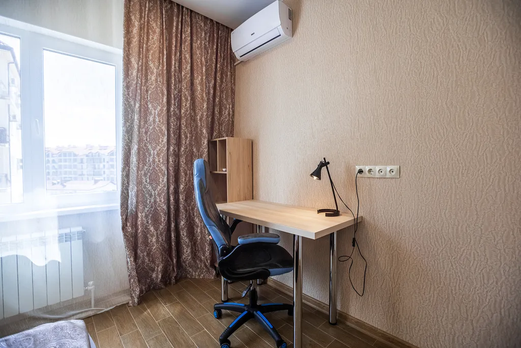 Большая евродвушка на берегу открытого моря