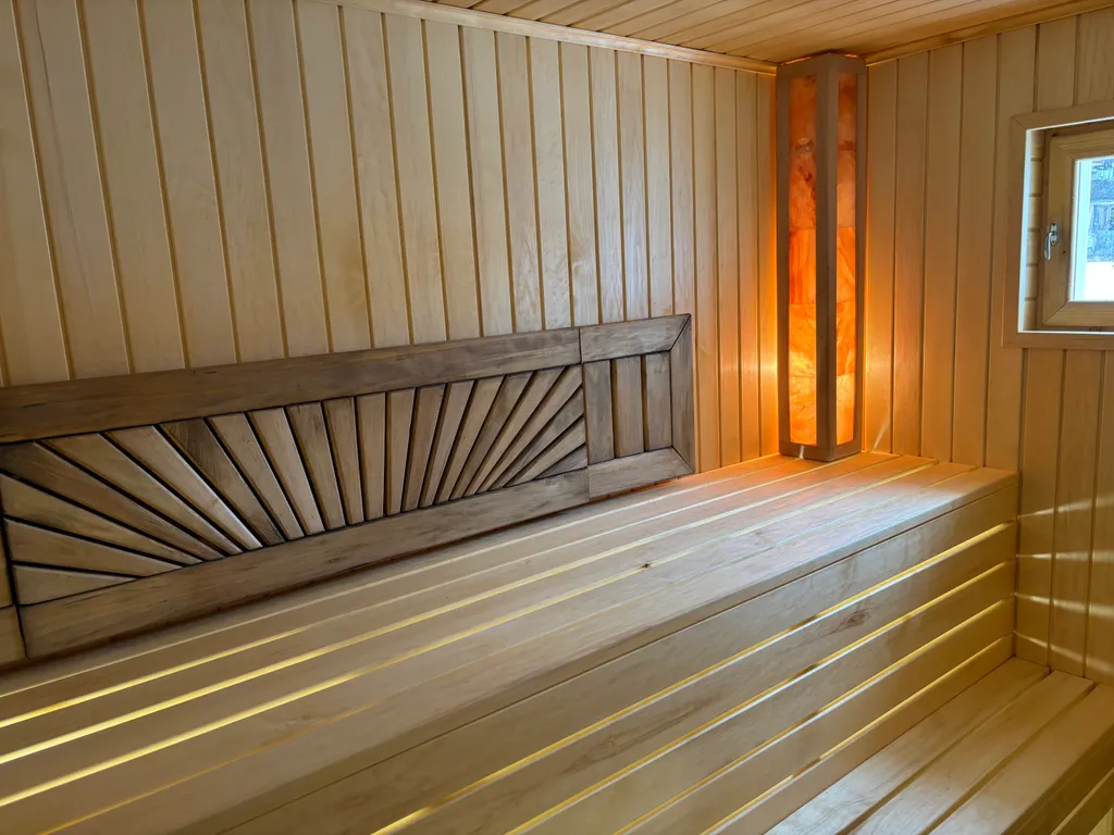 Уютный дом в скандинавском стиле с видом на озеро