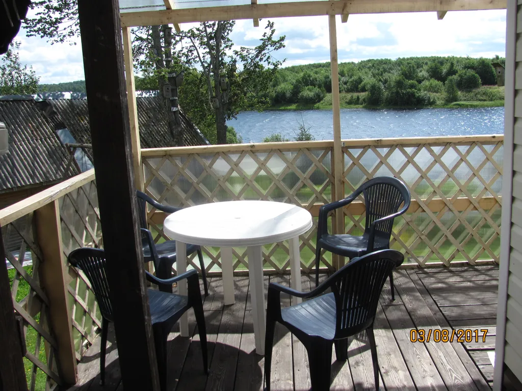 Домик у озера в Карелии