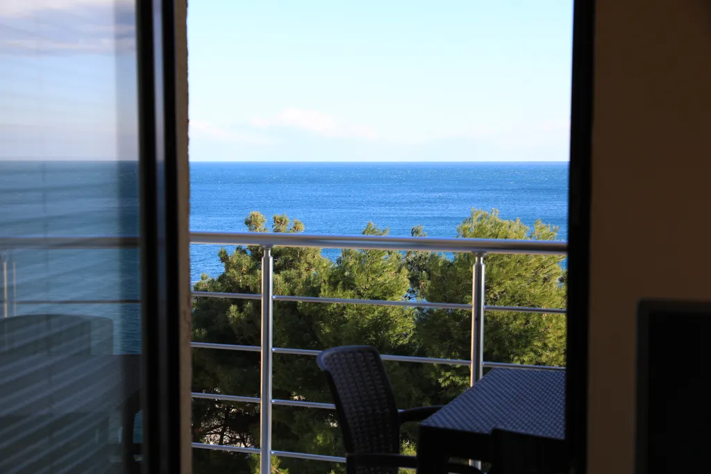 Двухкомнатные апартаменты 50 м от моря