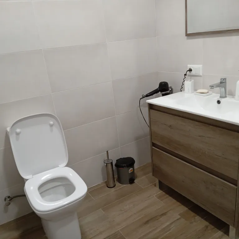 Флигель с балконом в саду