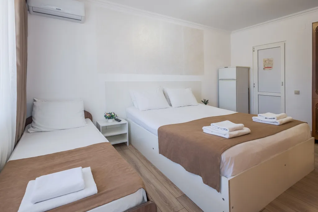 Трехместный номер с видом на горы