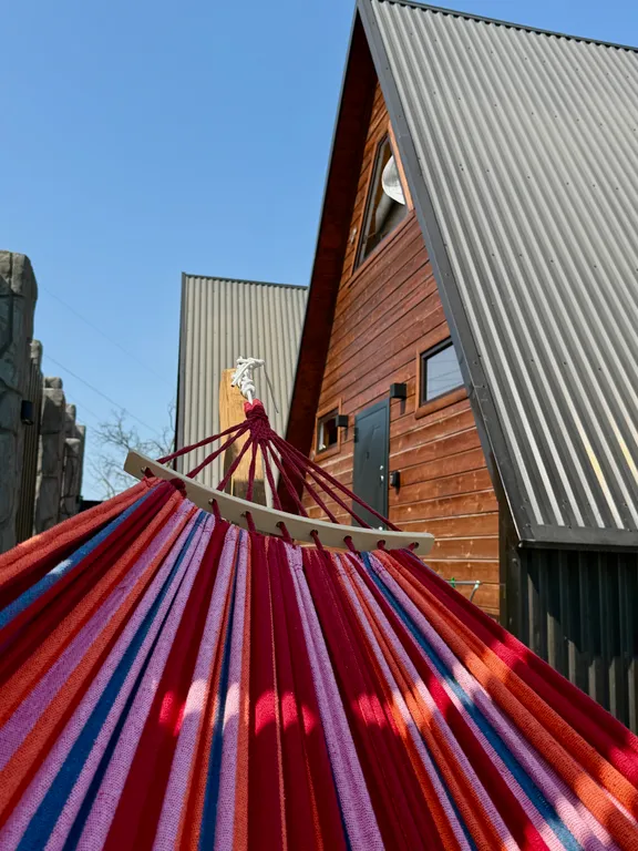 A-frame домик с панорамным видом на город