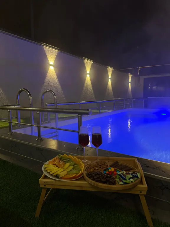 Коттедж Шикарный дом с бассейном на берегу — аренда посуточно в Зеленоморск