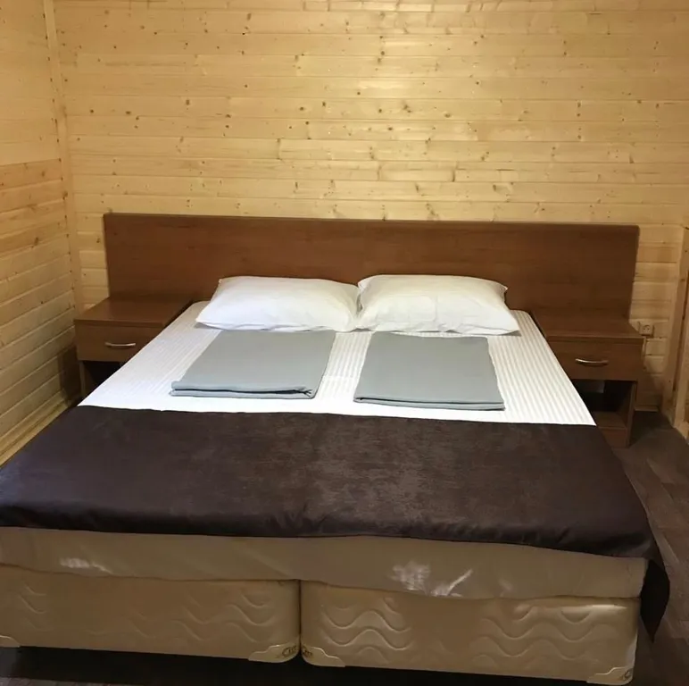 Уютный коттедж в лесу на берегу реки