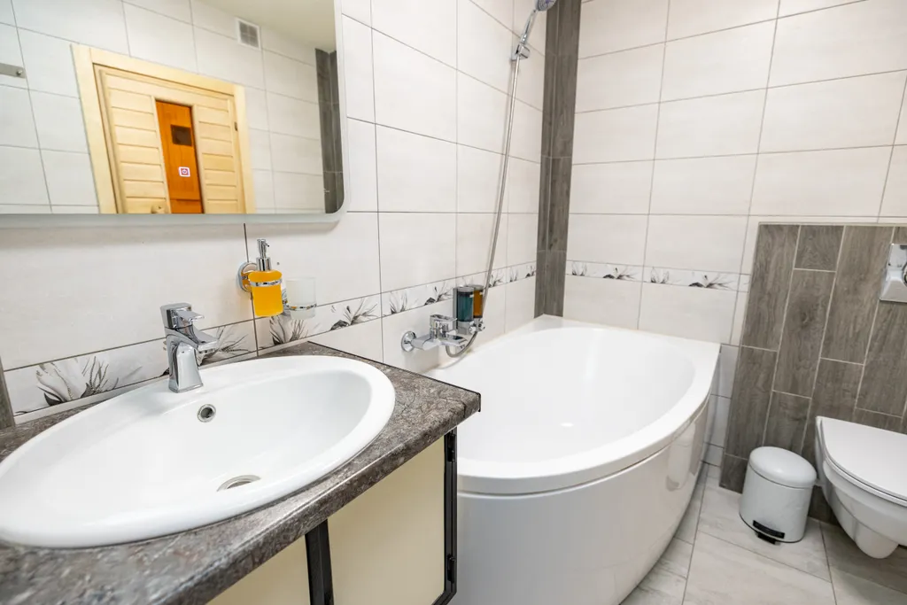 Двухуpовнeвaя cтудия с сауной Mерлин Монрo