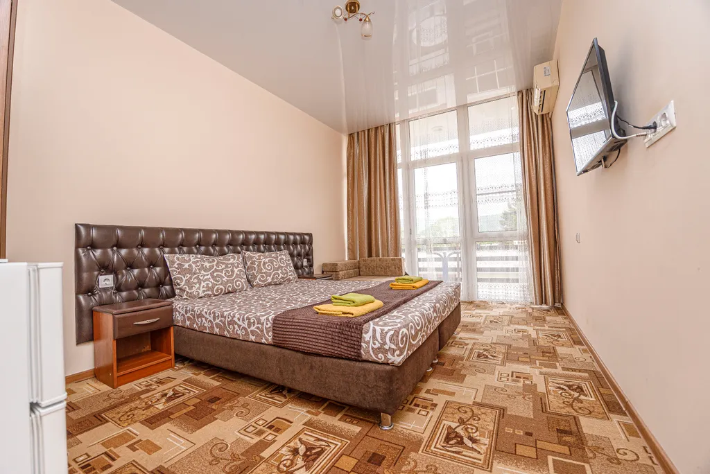 Квартира Двухместный номер с двуспальной кроватью и балконом — аренда посуточно в Дивноморское