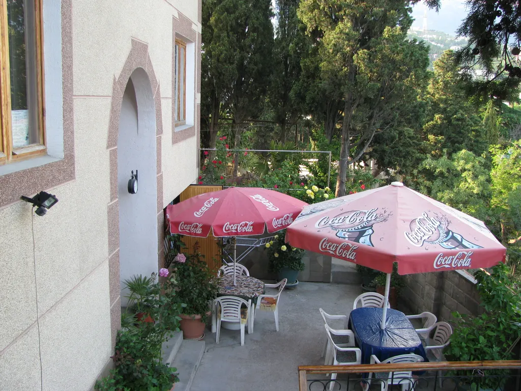 Квартира с зеленым двориком, мангалом и гаражом в 5 мин от моря — аренда посуточно в Ялта