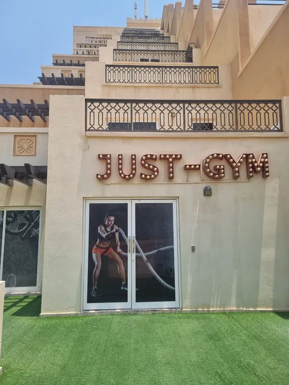 Апартаменты с частным пляжем и видом на море на острове Марджан