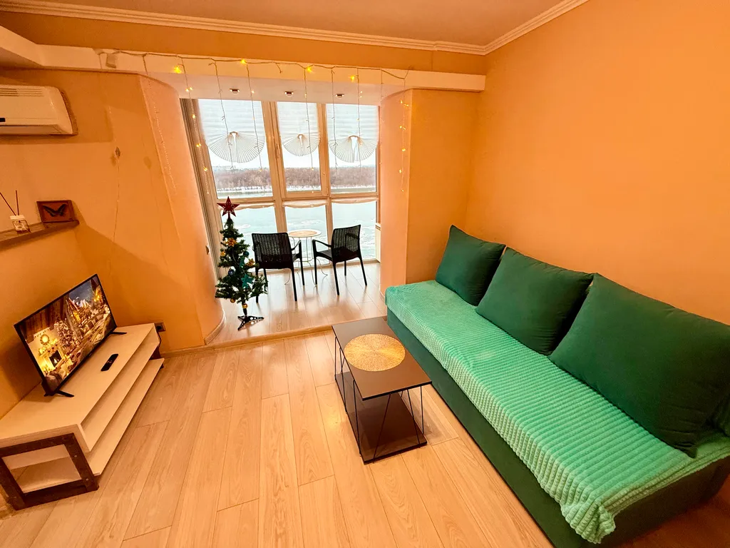 Панорамный вид на Иртыш с 8 этажа