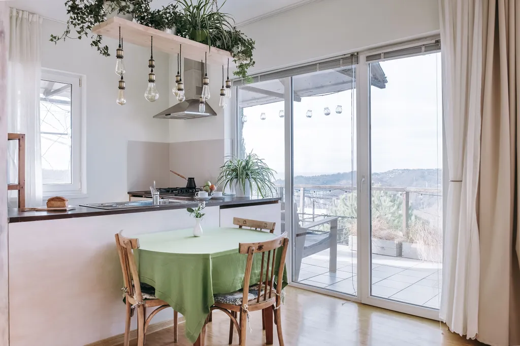 Коттедж Умный дом с кипарисами и видом на море с мансардным этажом — Сочи