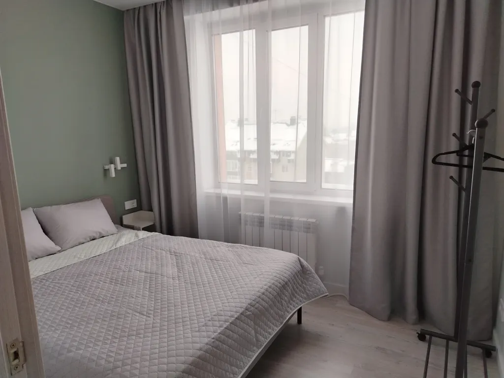 Квартира-студия с видом на город среди гор