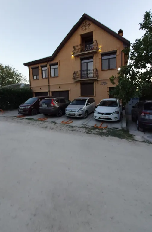 Семейный двухкомнатный апартамент с кухней и балконом