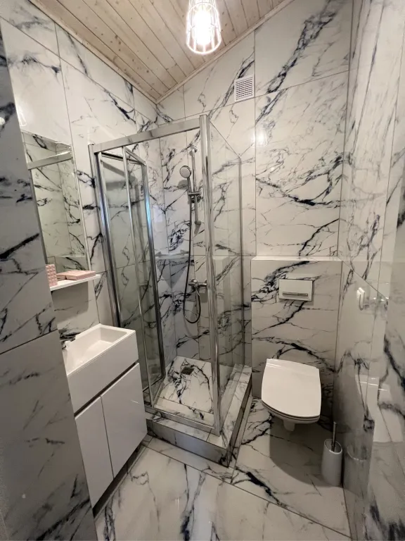 Дом с тремя апартаментами с видом на горы и море