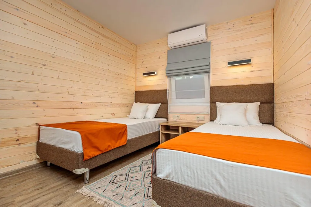 Барнхаус с террасой, бассейном и мангалом на территории