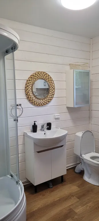 Уютный дом с банным домиком рядом с лесом