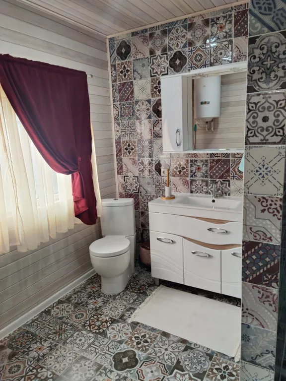 Домик у озера