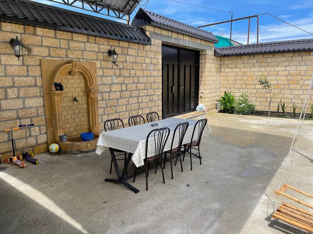 Частный аккуратный дом с двором на берегу Каспийского моря